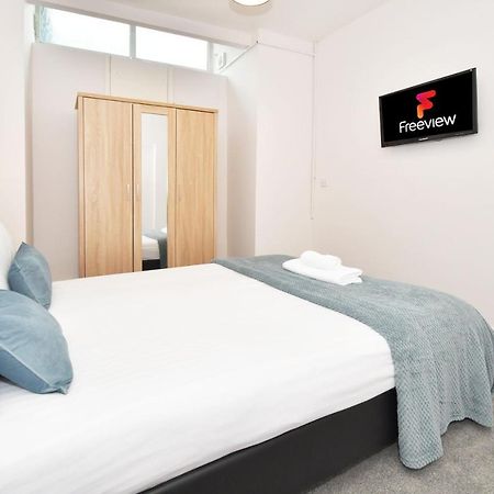 Wistaston House By Yourstays 5 Double Bedrooms And 2 Bathrooms, Great For Groups! Book Now! Кру Экстерьер фото