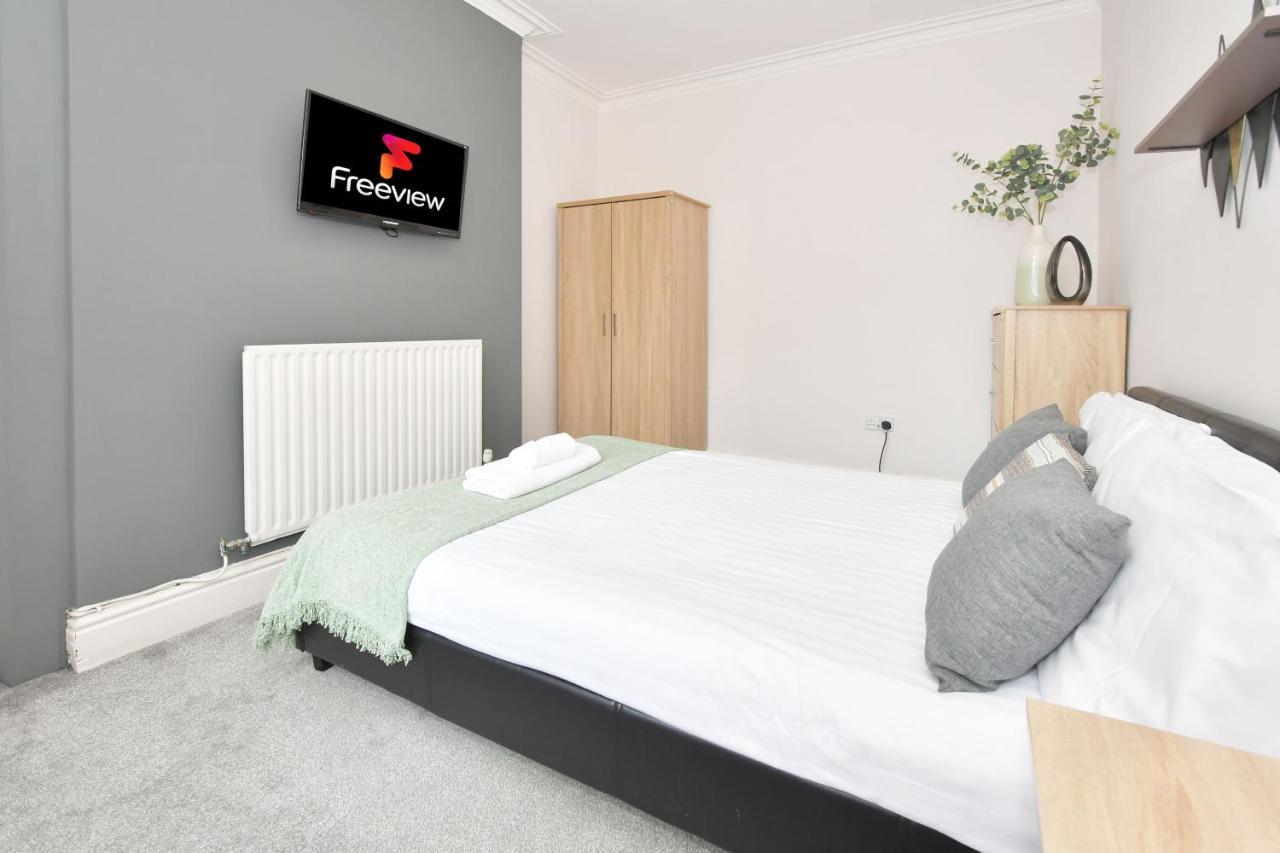 Wistaston House By Yourstays 5 Double Bedrooms And 2 Bathrooms, Great For Groups! Book Now! Кру Экстерьер фото