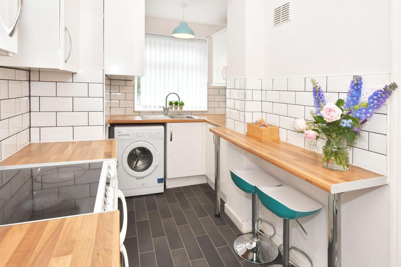 Wistaston House By Yourstays 5 Double Bedrooms And 2 Bathrooms, Great For Groups! Book Now! Кру Экстерьер фото