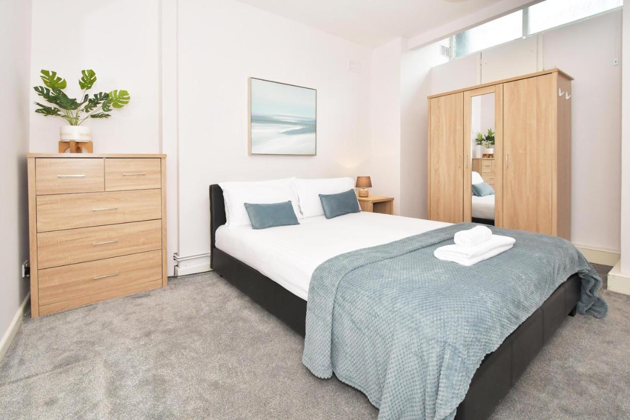 Wistaston House By Yourstays 5 Double Bedrooms And 2 Bathrooms, Great For Groups! Book Now! Кру Экстерьер фото
