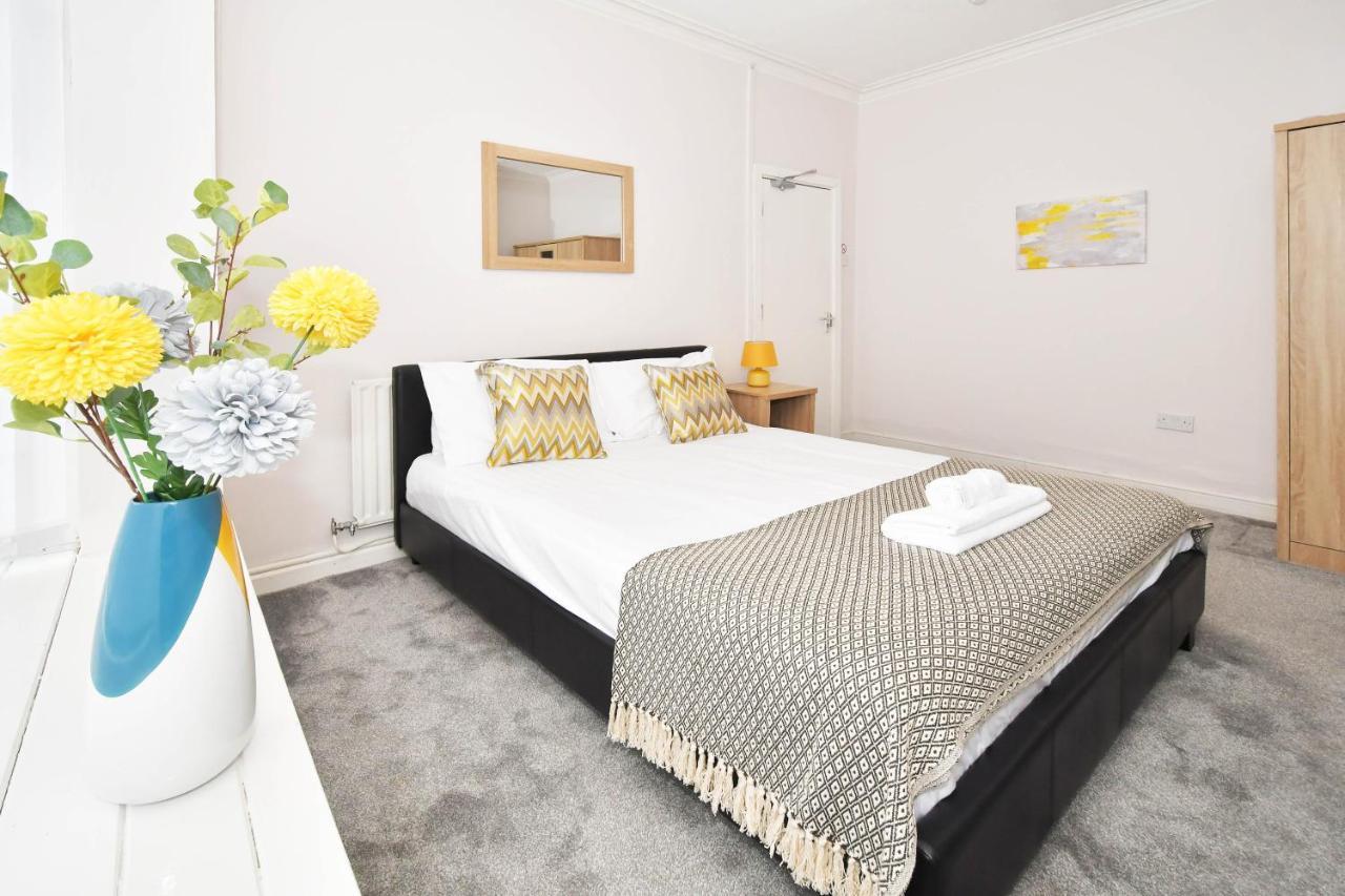 Wistaston House By Yourstays 5 Double Bedrooms And 2 Bathrooms, Great For Groups! Book Now! Кру Экстерьер фото