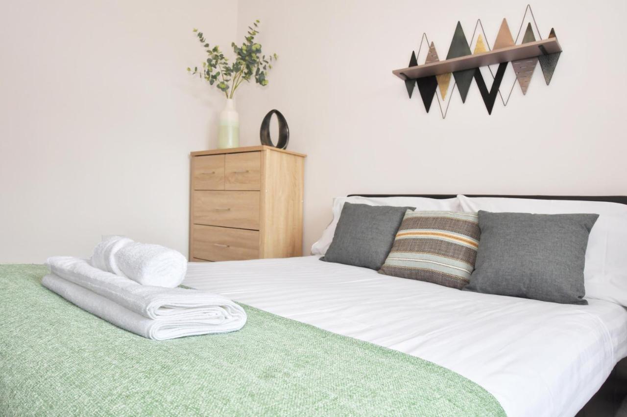 Wistaston House By Yourstays 5 Double Bedrooms And 2 Bathrooms, Great For Groups! Book Now! Кру Экстерьер фото