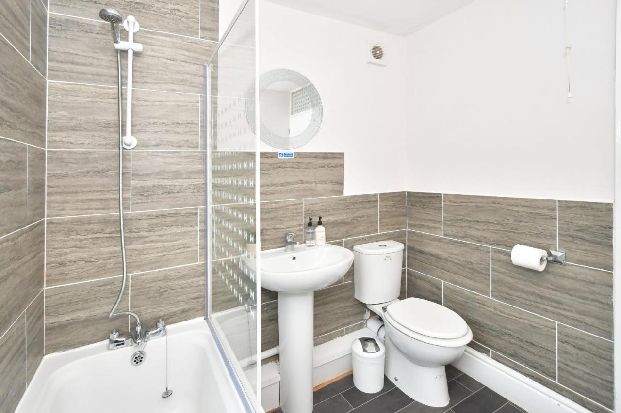 Wistaston House By Yourstays 5 Double Bedrooms And 2 Bathrooms, Great For Groups! Book Now! Кру Экстерьер фото