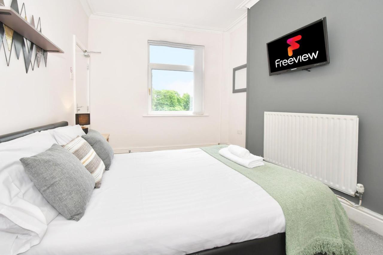 Wistaston House By Yourstays 5 Double Bedrooms And 2 Bathrooms, Great For Groups! Book Now! Кру Экстерьер фото