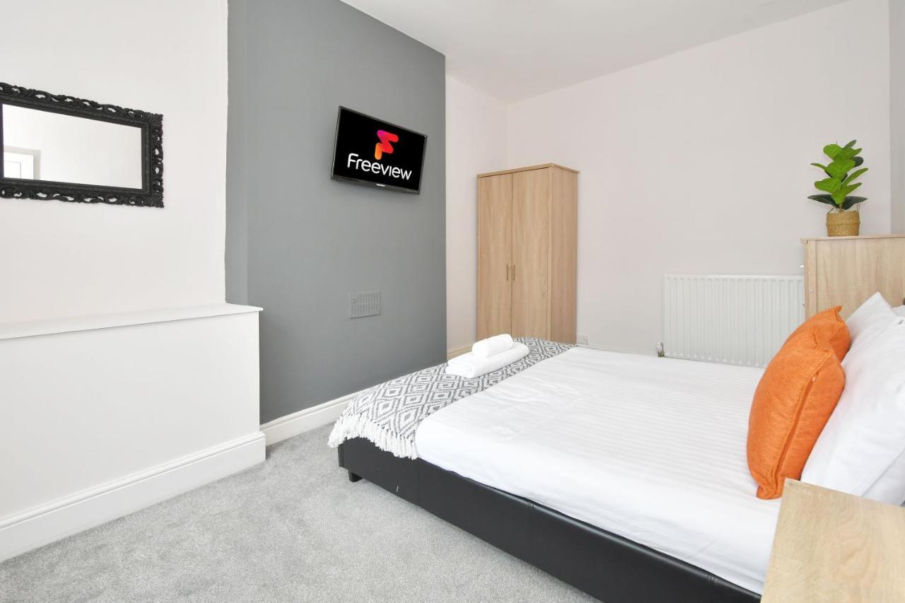 Wistaston House By Yourstays 5 Double Bedrooms And 2 Bathrooms, Great For Groups! Book Now! Кру Экстерьер фото