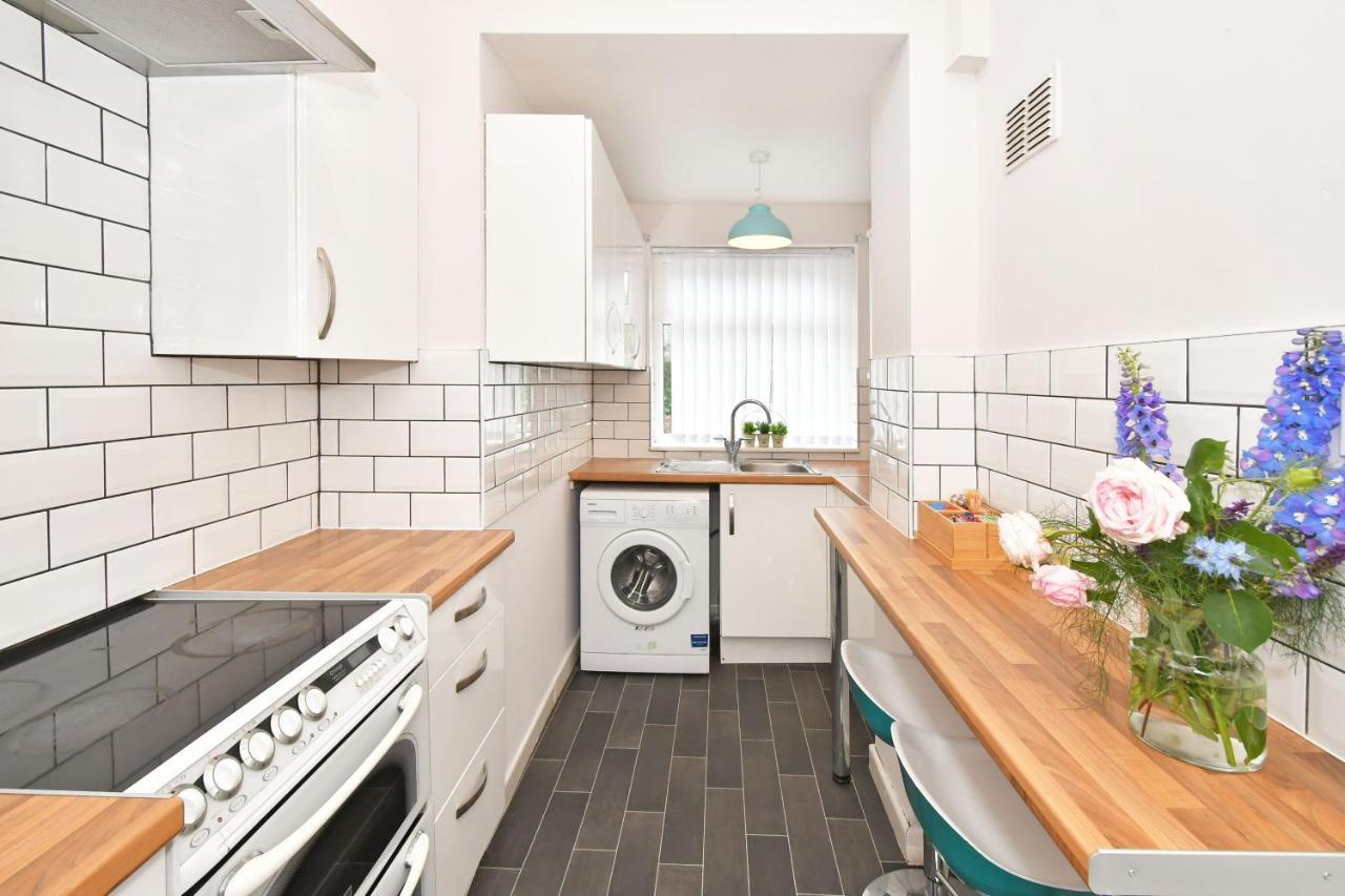 Wistaston House By Yourstays 5 Double Bedrooms And 2 Bathrooms, Great For Groups! Book Now! Кру Экстерьер фото