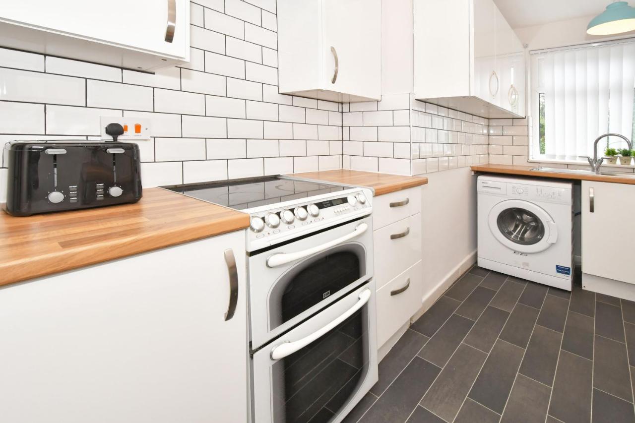 Wistaston House By Yourstays 5 Double Bedrooms And 2 Bathrooms, Great For Groups! Book Now! Кру Экстерьер фото