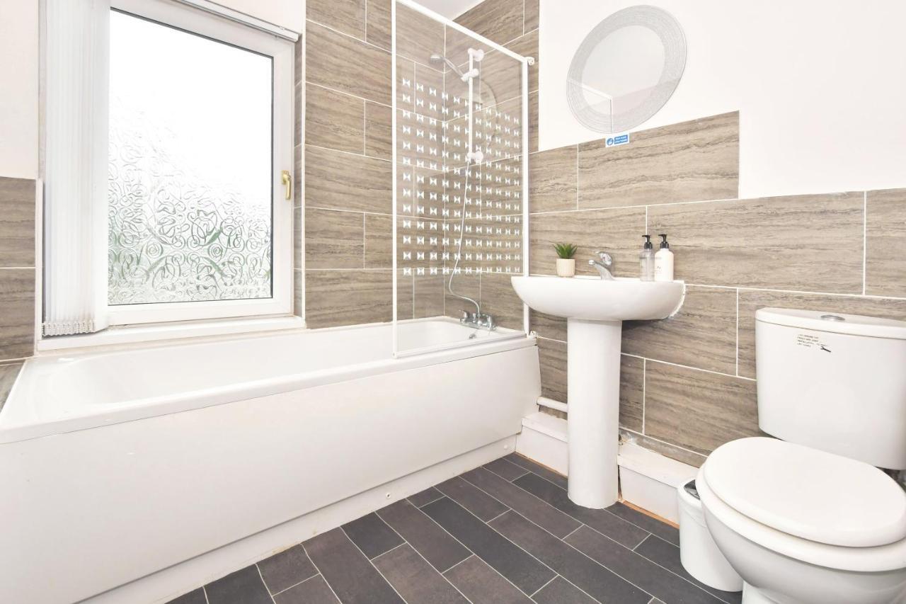 Wistaston House By Yourstays 5 Double Bedrooms And 2 Bathrooms, Great For Groups! Book Now! Кру Экстерьер фото