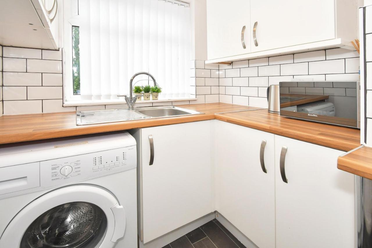 Wistaston House By Yourstays 5 Double Bedrooms And 2 Bathrooms, Great For Groups! Book Now! Кру Экстерьер фото