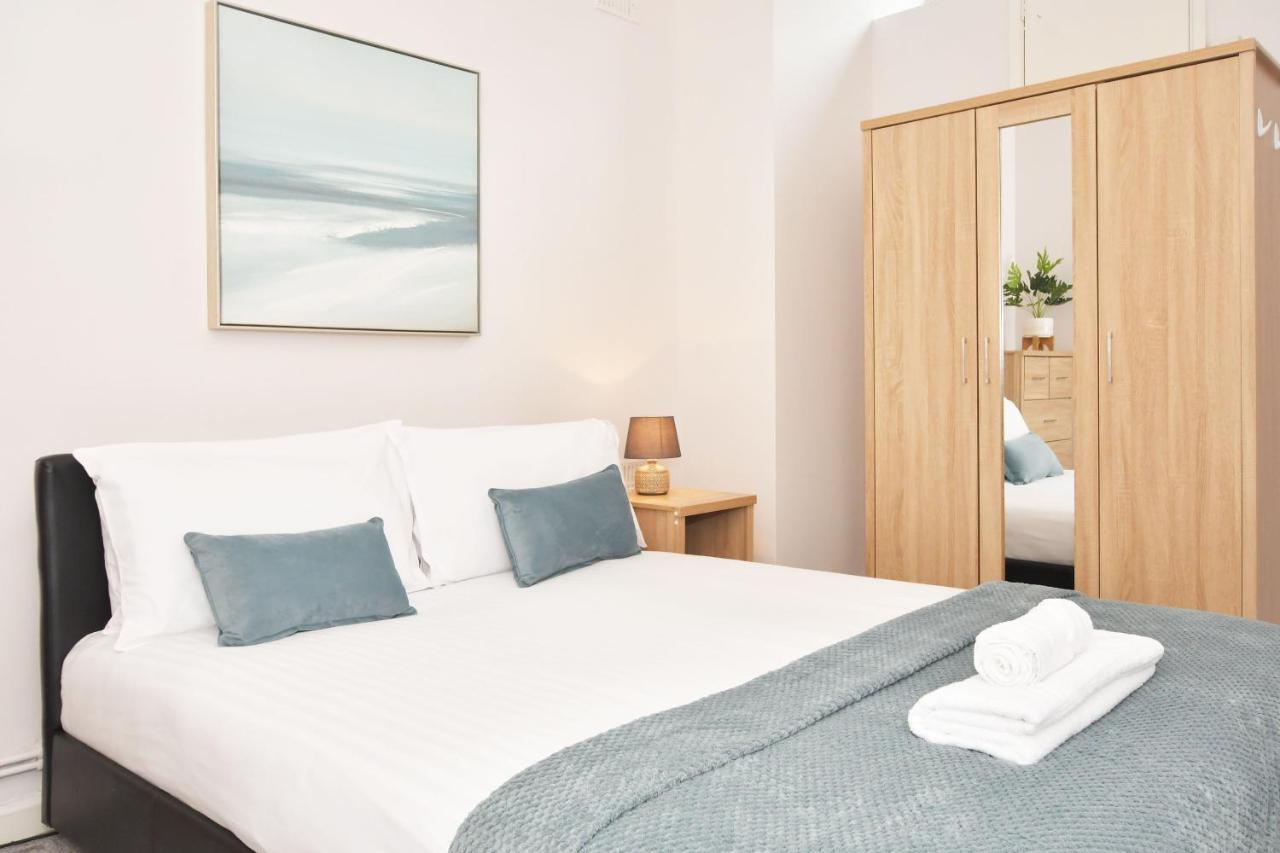 Wistaston House By Yourstays 5 Double Bedrooms And 2 Bathrooms, Great For Groups! Book Now! Кру Экстерьер фото