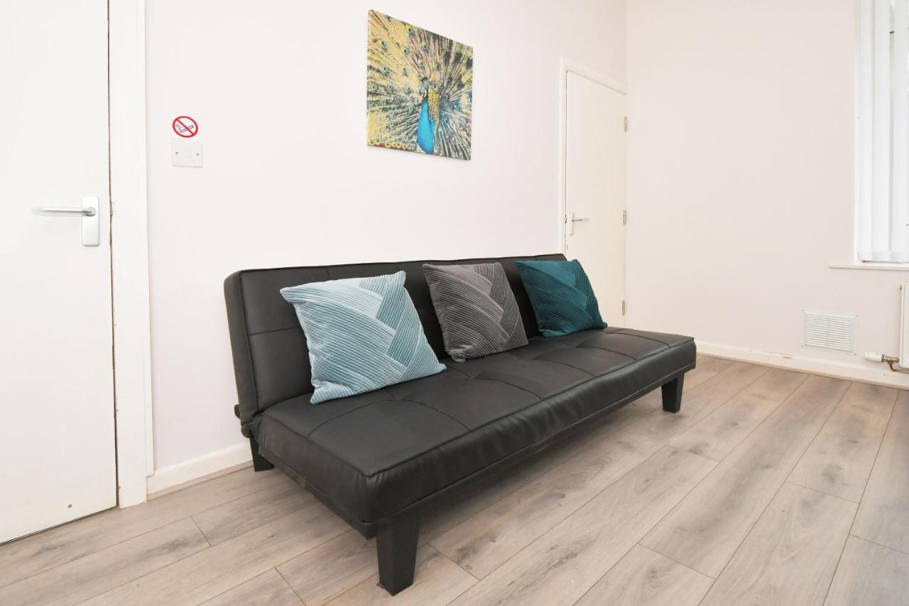 Wistaston House By Yourstays 5 Double Bedrooms And 2 Bathrooms, Great For Groups! Book Now! Кру Экстерьер фото
